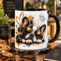 Mug blanc à anse noire, illustration street art noir et or : bouledogue français en lunettes aviateur dorées, cœur doré et citation « profite de chaque instant »