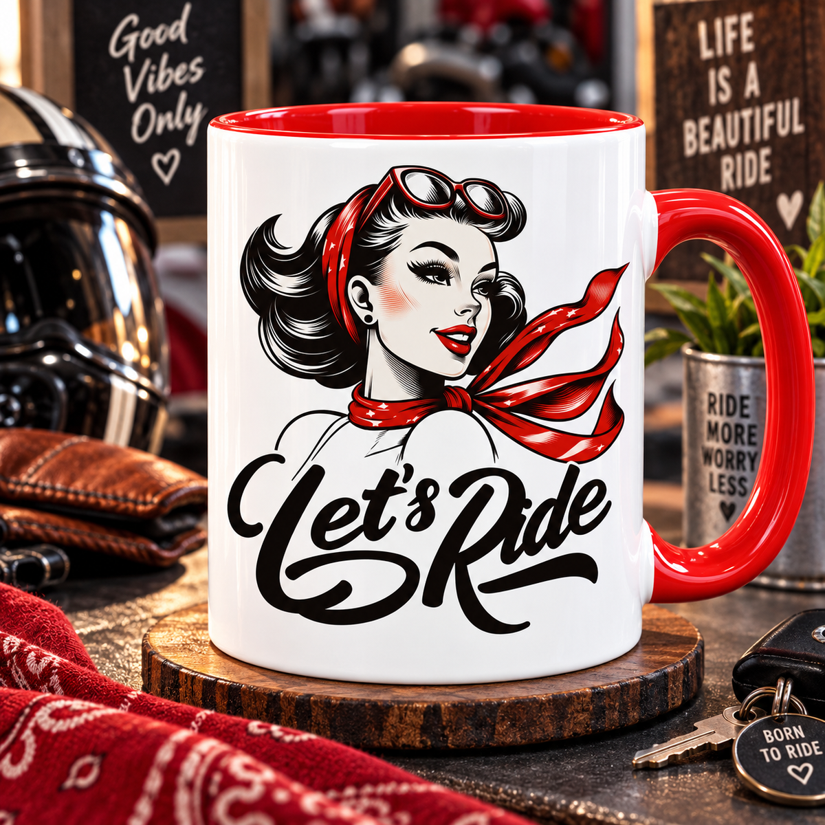 Mug Let's Ride anse et intérieur rouges, pin-up motarde rétro au foulard rouge