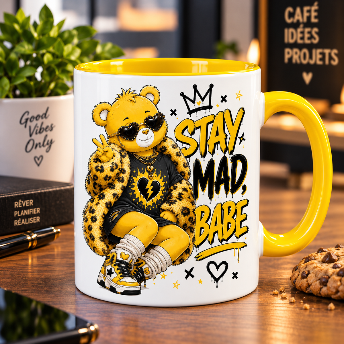 Mug Stay Mad Babe, ourson streetwear, anse jaune